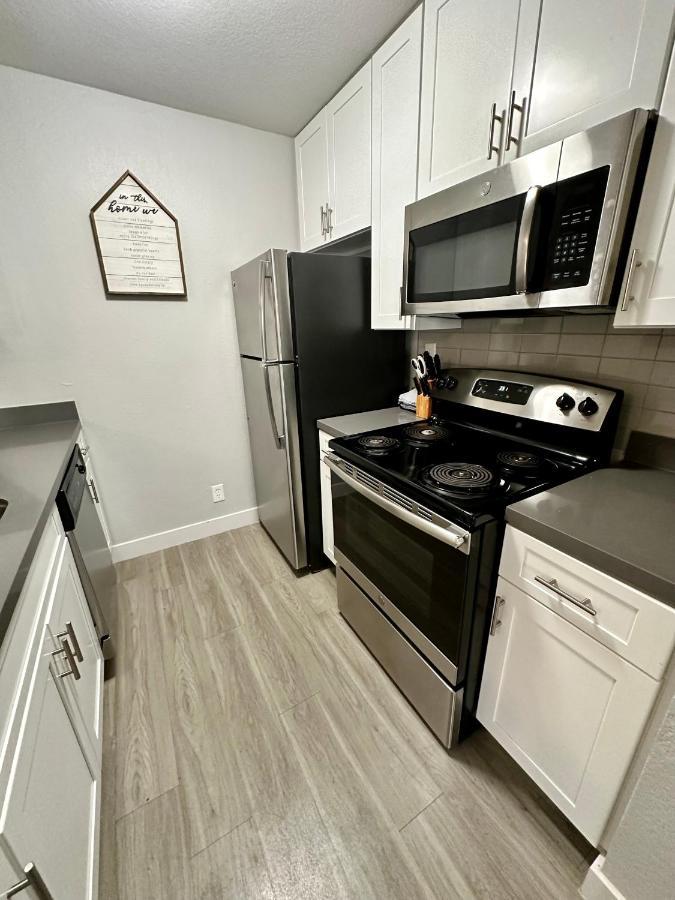 Entire Apartment + Parking Los Angeles Exterior photo